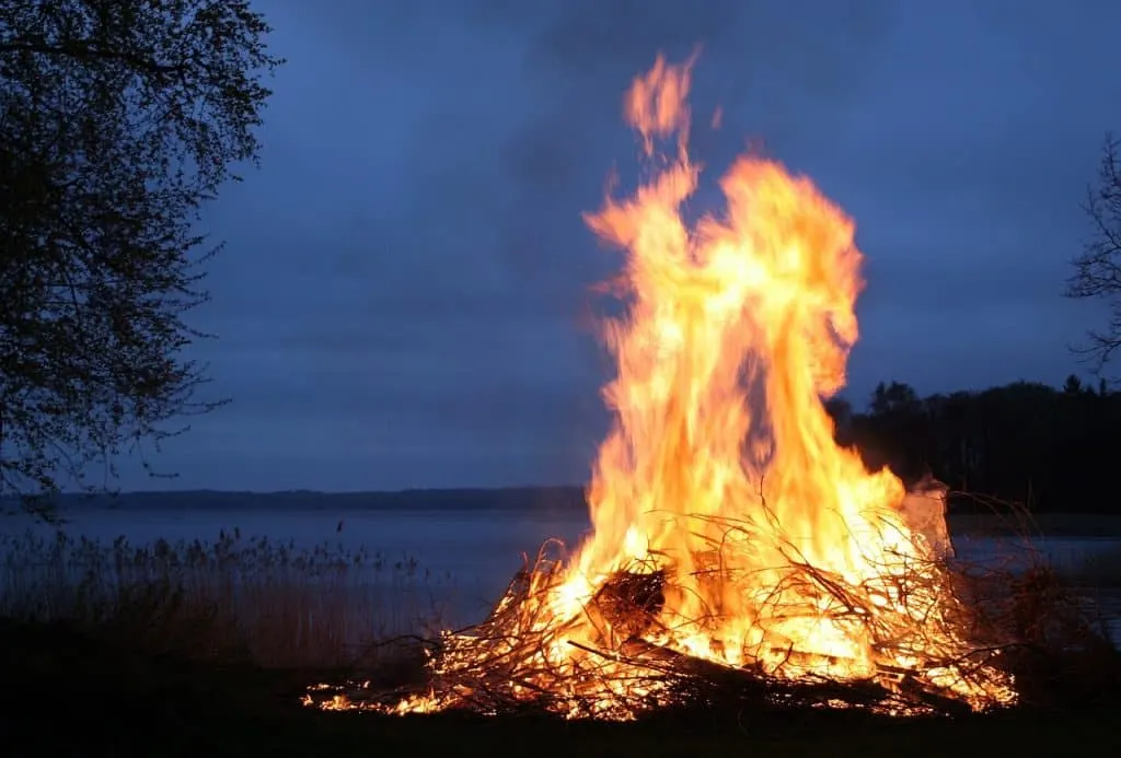 découvrez l'univers fascinant du feu : son importance dans la nature, ses applications, ainsi que les dangers qu'il représente. explorez les différents aspects du feu, de sa beauté à son pouvoir destructeur.