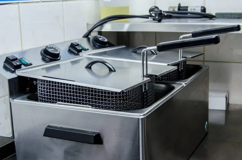 découvrez l'impact d'un incendie causé par une friteuse et comment prévenir ce type d'accident domestique. apprenez les meilleures pratiques de sécurité et des conseils pour éviter les risques d'incendie en cuisine.