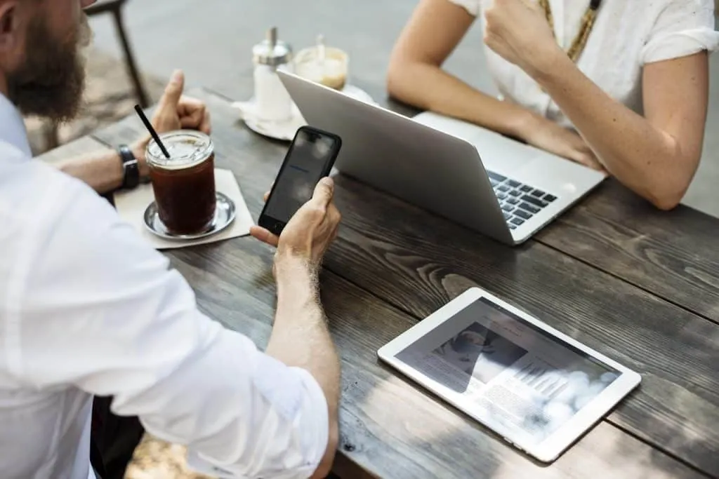 découvrez l'art du networking : établissez des connexions professionnelles solides, développez votre réseau et boostez votre carrière grâce à des stratégies efficaces et des conseils pratiques.