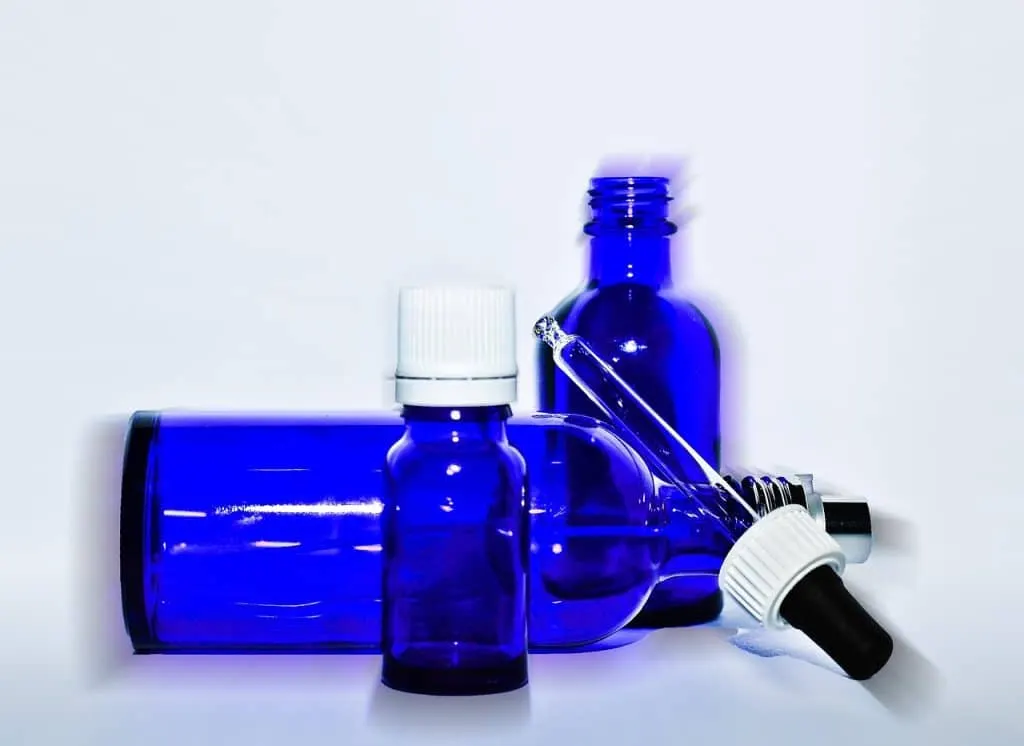 découvrez les bienfaits de l'aromathérapie, une pratique naturelle qui utilise les huiles essentielles pour favoriser le bien-être physique et émotionnel. apprenez à utiliser les huiles pour réduire le stress, améliorer la qualité du sommeil et renforcer votre santé générale grâce à des méthodes douces et efficaces.