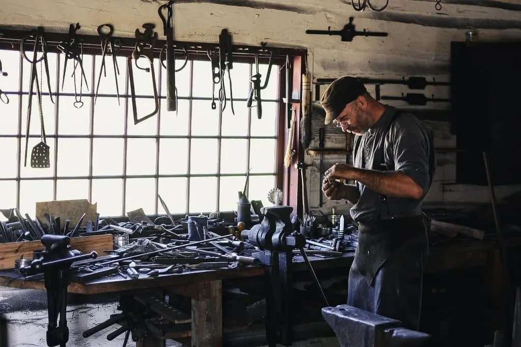 découvrez l'univers fascinant des artisans dans notre guide complet sur l'artisanat. apprenez les techniques et secrets des métiers manuels, trouvez l'inspiration pour vos créations et soutenez les artisans locaux. plongez dans le monde créatif du craftsman et laissez libre cours à votre imagination !