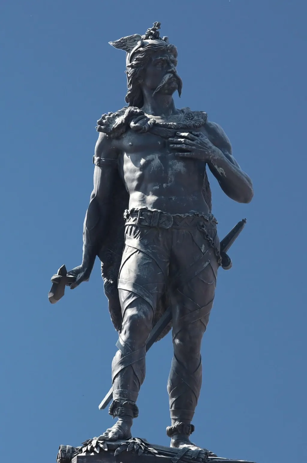 découvrez ce que signifie être un leader : les qualités essentielles, les compétences clés et les stratégies pour inspirer et guider une équipe vers le succès. apprenez à développer votre potentiel de leadership et à faire une différence significative.