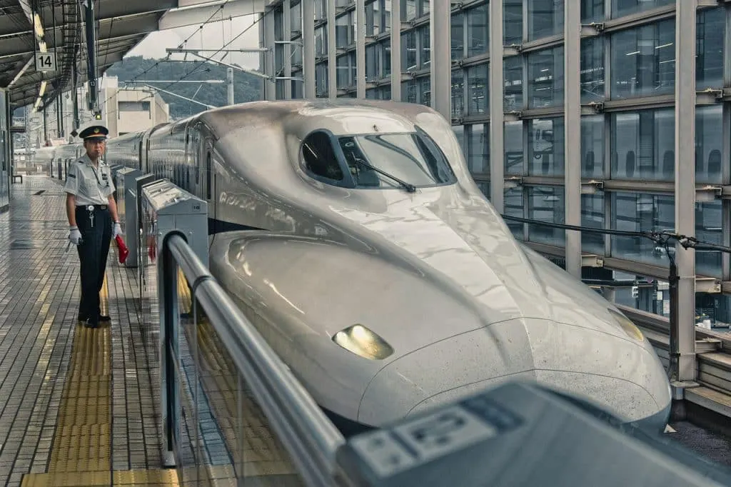 découvrez l'univers des trains : voyagez à travers le temps et l'espace avec nos informations sur les différents types de trains, les destinations incontournables et les conseils pratiques pour un voyage inoubliable en rail.