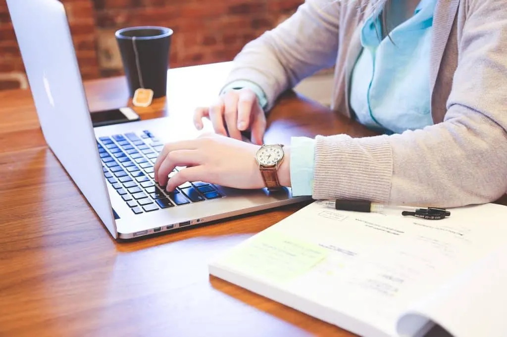 découvrez notre espace de travail inspirant et fonctionnel, conçu pour stimuler la créativité et la collaboration. que vous soyez indépendant ou membre d'une équipe, trouvez l'environnement idéal pour atteindre vos objectifs professionnels.