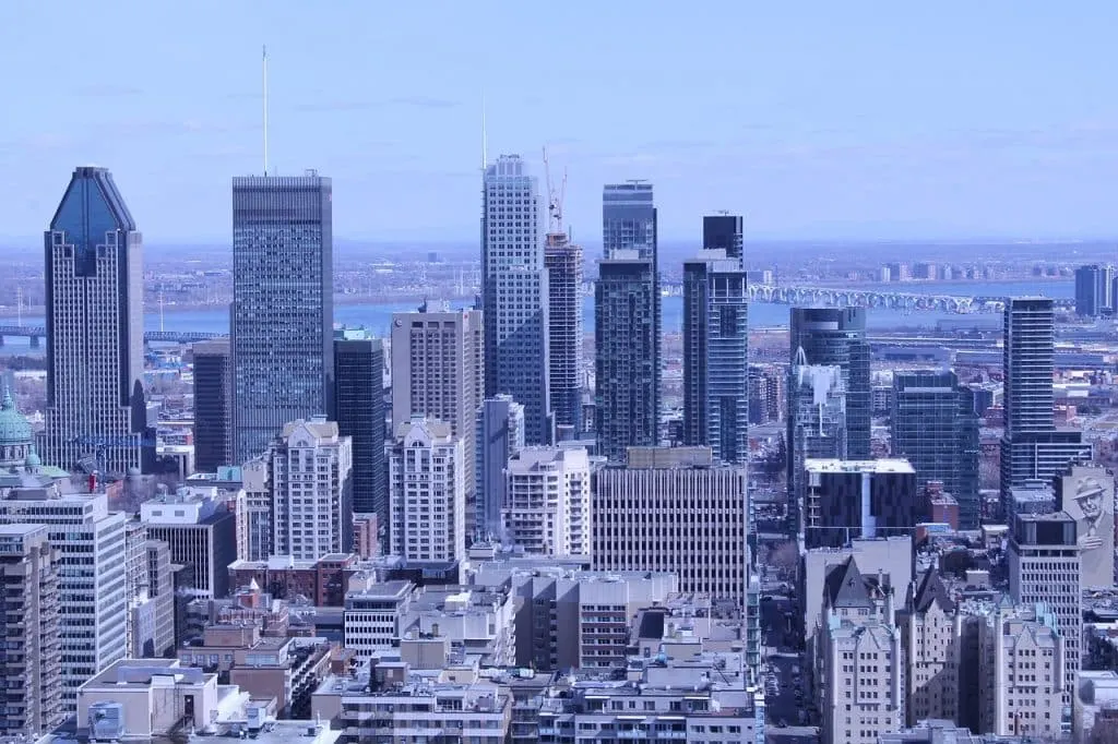découvrez montréal, la plus grande ville du québec, réputée pour sa culture vibrante, sa gastronomie unique et ses festivals animés. explorez son histoire, ses quartiers colorés et ses nombreuses attractions.