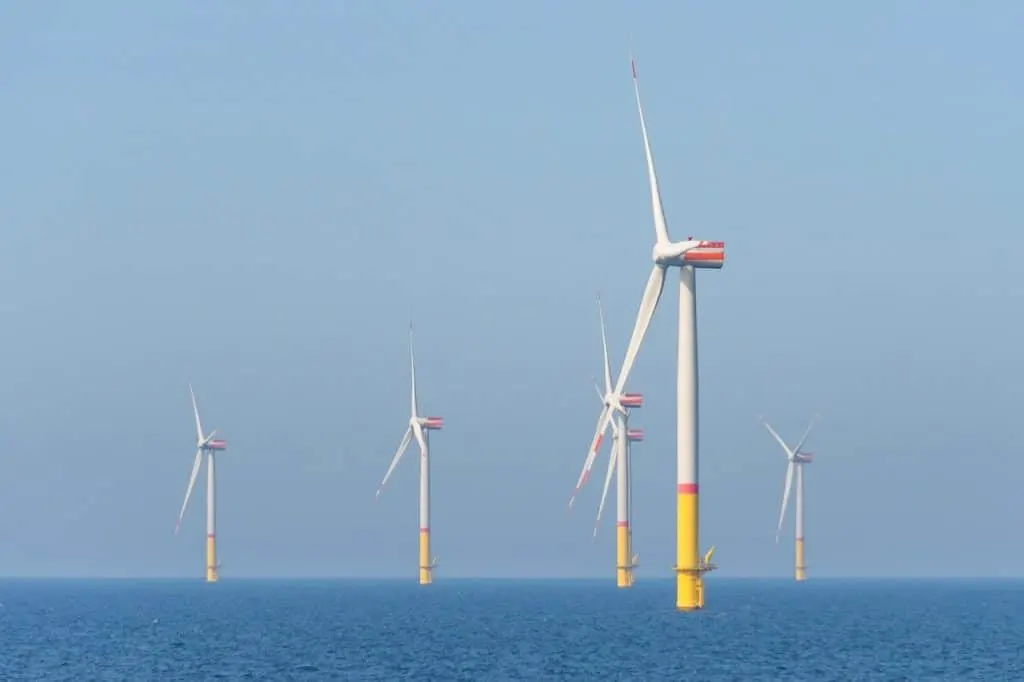 découvrez tout sur les parcs éoliens offshore : fonctionnement, avantages, enjeux environnementaux et innovations pour une énergie renouvelable en mer.