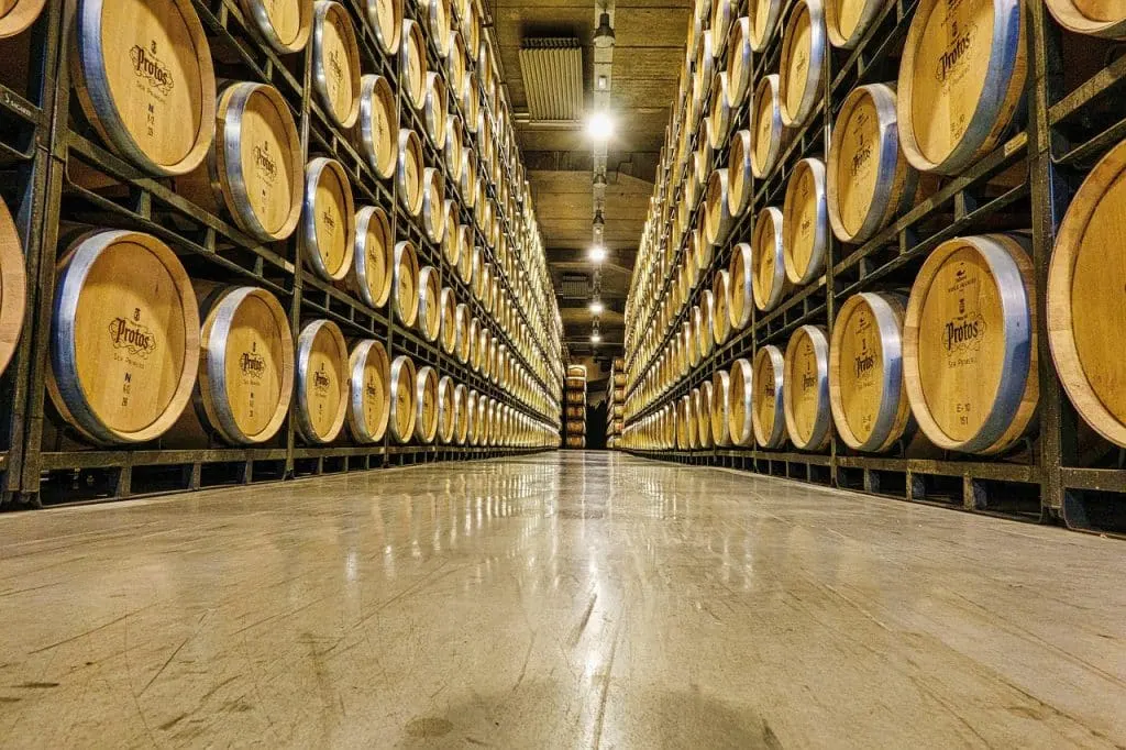 découvrez la signification de 'exit cask' dans le monde des spiritueux, son impact sur le goût et comment il transforme l'expérience de dégustation du whisky et d'autres boissons alcoolisées.