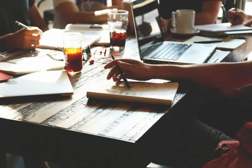 découvrez comment la collaboration favorise l’innovation, améliore la productivité et renforce l’esprit d’équipe au sein des organisations. conseils et meilleures pratiques pour réussir ensemble.