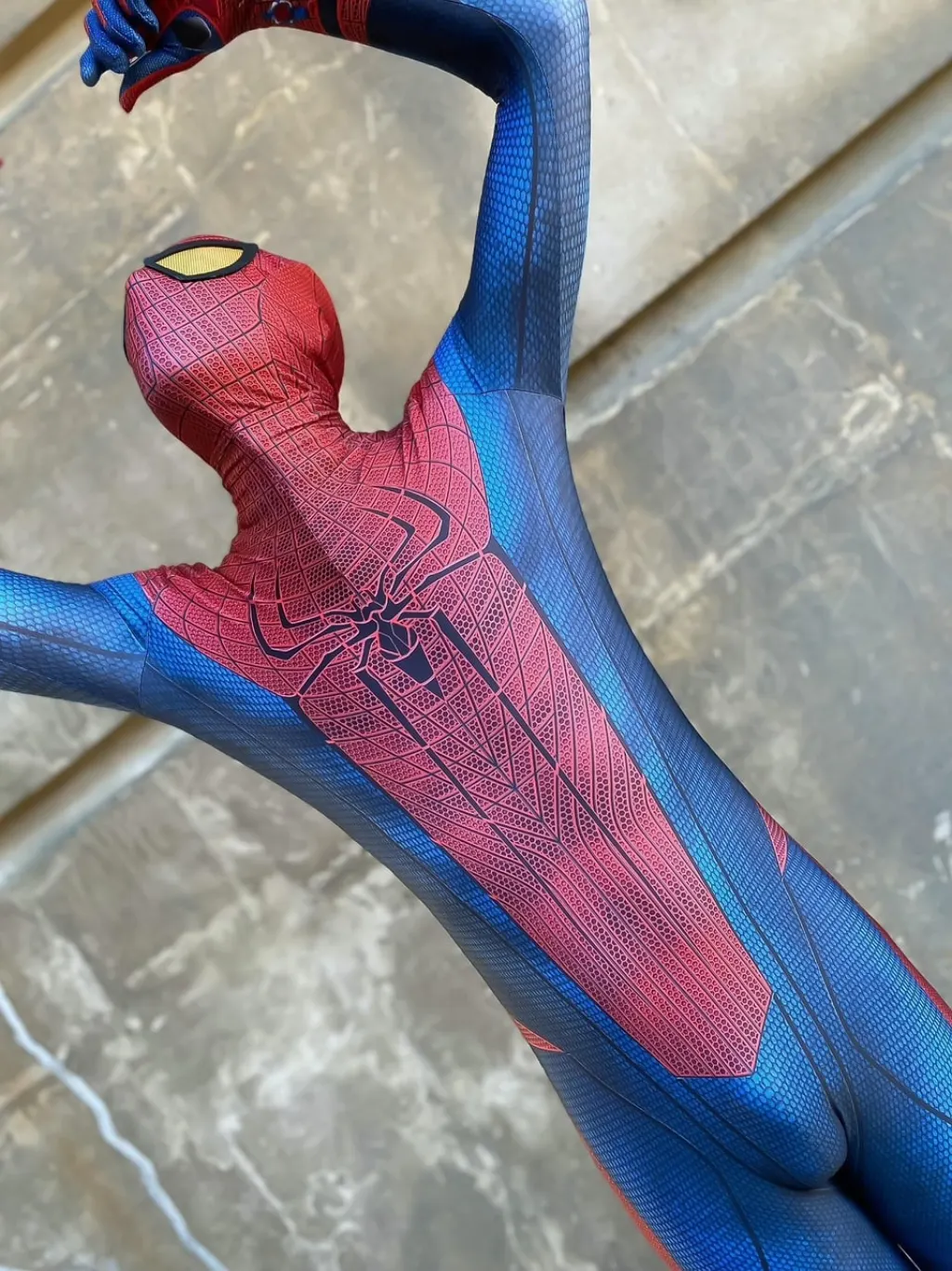 découvrez le lycra, une fibre synthétique réputée pour son élasticité exceptionnelle. idéal pour les vêtements de sport, maillots de bain et tenues confortables, le lycra offre une liberté de mouvement inégalée et une excellente durabilité.