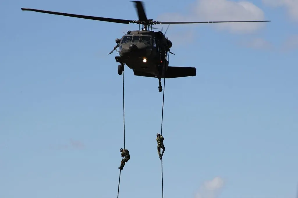 découvrez tout sur les avions de combat : caractéristiques, types, technologies et leur rôle dans la défense aérienne moderne.