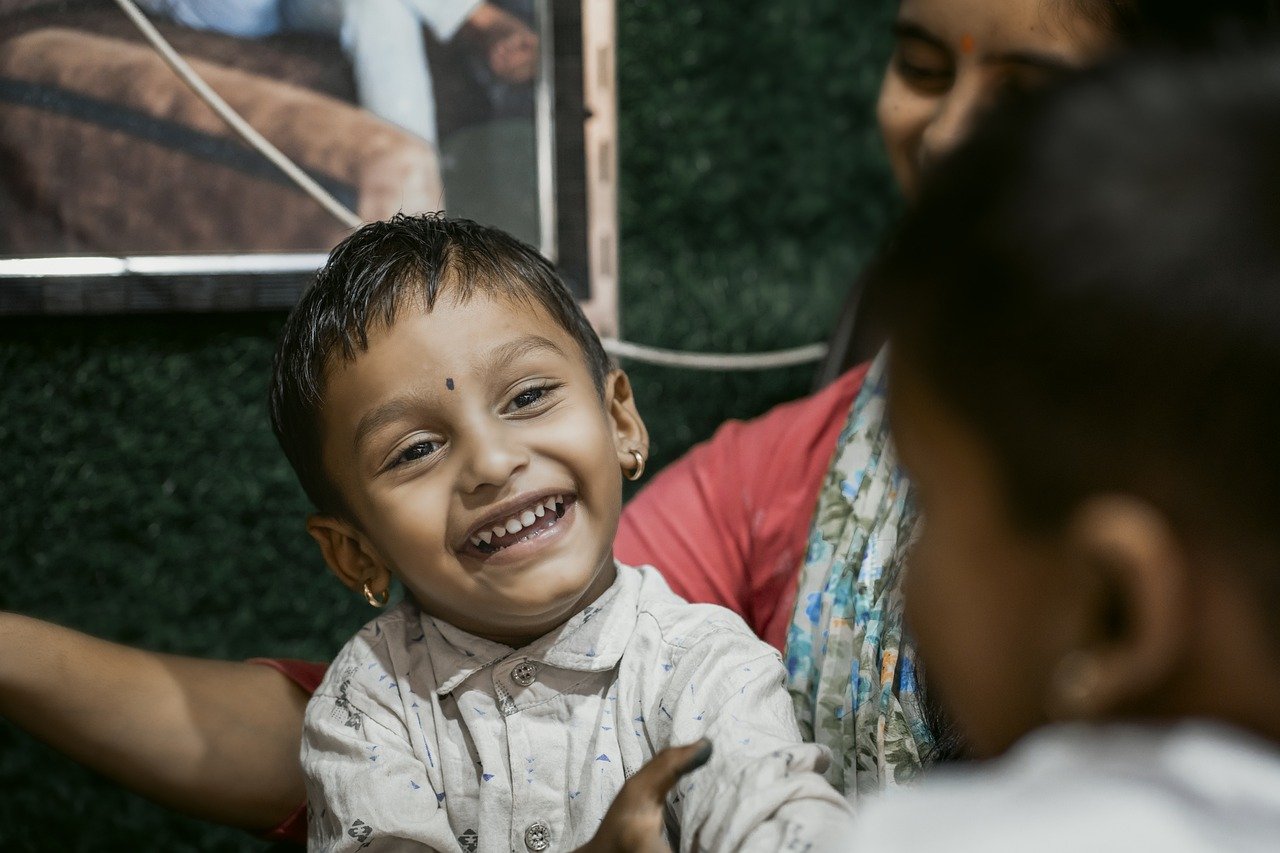 les happiness managers sont des professionnels spécialisés dans le bien-être des employés, favorisant un environnement de travail positif et motivant.