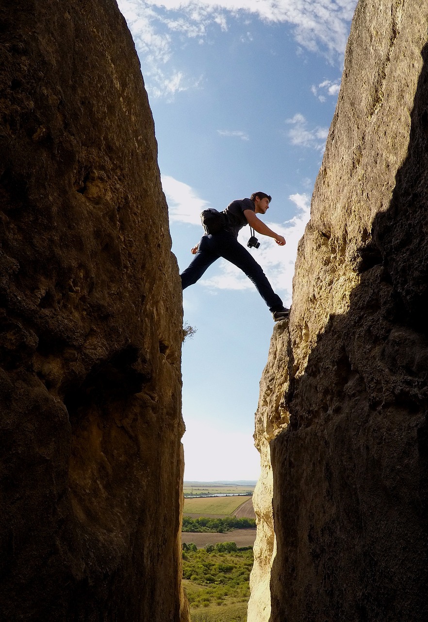 découvrez les enjeux et les dynamiques du fossé générationnel dans notre société moderne. explorez comment les différences de valeurs, de technologies et de modes de vie entre les générations façonnent nos interactions et notre compréhension mutuelle.