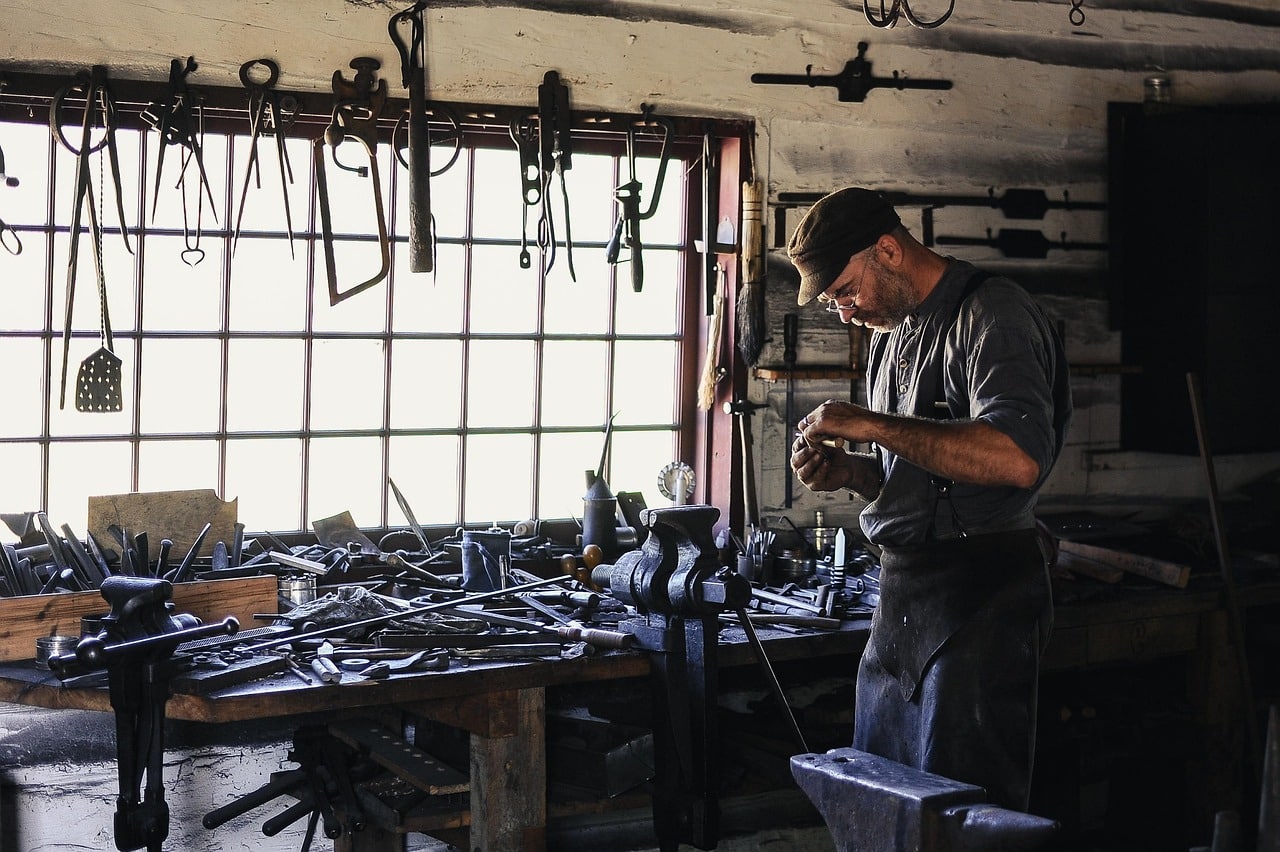 découvrez l'univers fascinant des artisans dans notre guide complet sur l'artisanat. apprenez les techniques et secrets des métiers manuels, trouvez l'inspiration pour vos créations et soutenez les artisans locaux. plongez dans le monde créatif du craftsman et laissez libre cours à votre imagination !