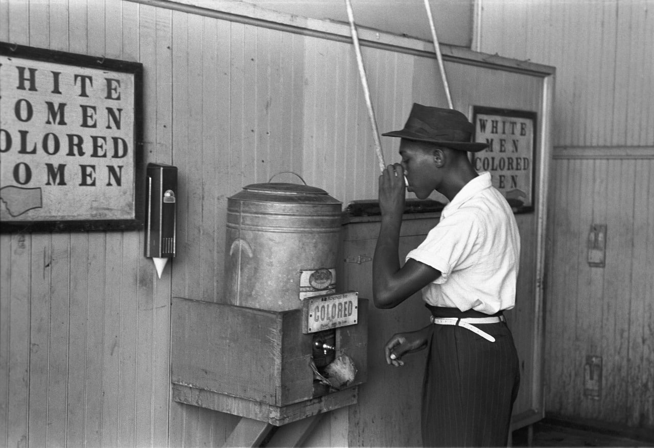 découvrez les enjeux du racisme en ligne, ses impacts sur la société et les solutions pour lutter contre cette problématique croissante. analyse des comportements, des conséquences et des initiatives pour promouvoir un internet inclusif.