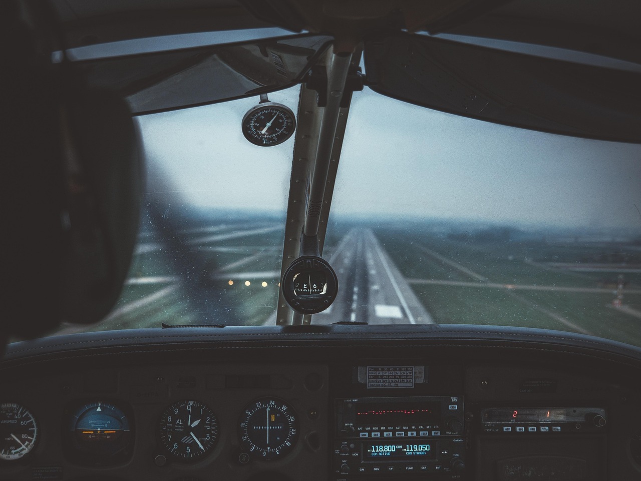 découvrez l'univers fascinant de l'aviation, explorez les dernières innovations technologiques, les tendances du transport aérien et les carrières passionnantes dans ce secteur. plongez dans les histoires inspirantes des pilotes et des ingénieurs qui transforment le ciel en leur terrain de jeu.