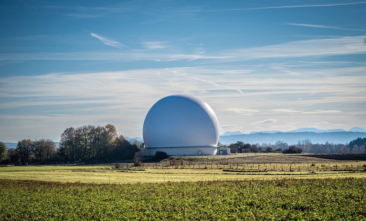 découvrez l'univers des radomes : structures techniques essentielles pour protéger les antennes de communication. apprenez comment ces dispositifs innovants garantissent une performance optimale dans divers environnements, tout en assurant la fiabilité des transmissions. explorez les différents types de radomes et leur importance dans les technologies modernes.