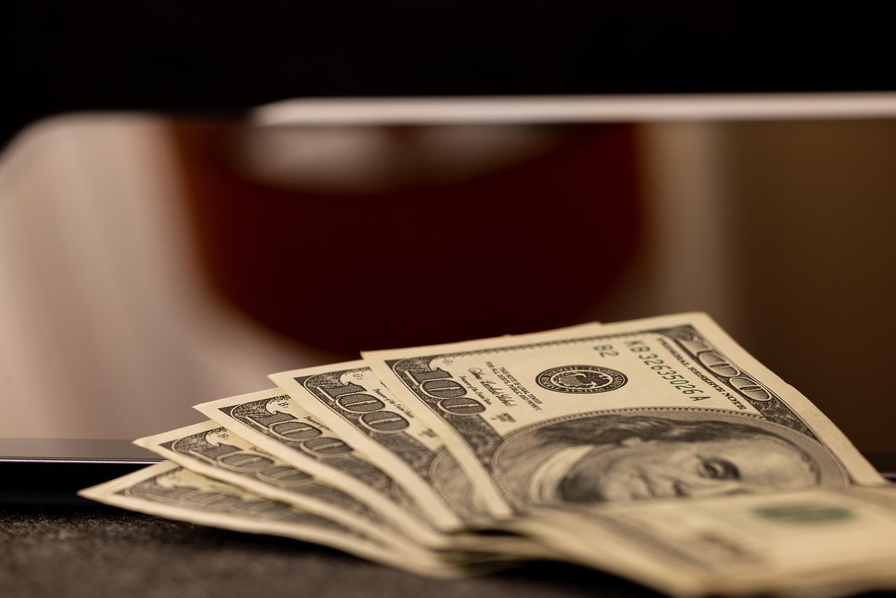 découvrez l'importance de la transparence salariale : comment elle favorise l'équité, renforce la confiance et améliore la satisfaction au travail. explorez les avantages d'une culture d'entreprise ouverte sur les salaires.