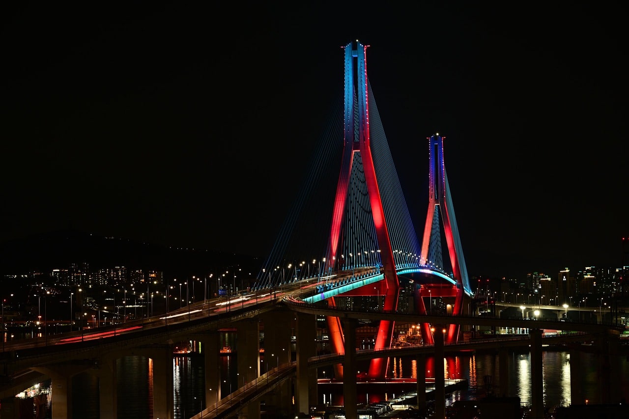 découvrez le monde fascinant des ponts, symboles d'ingénierie et d'architecture, unissant les rives et les communautés avec élégance. explorez leur histoire, leurs types variés et leur impact sur le développement urbain.