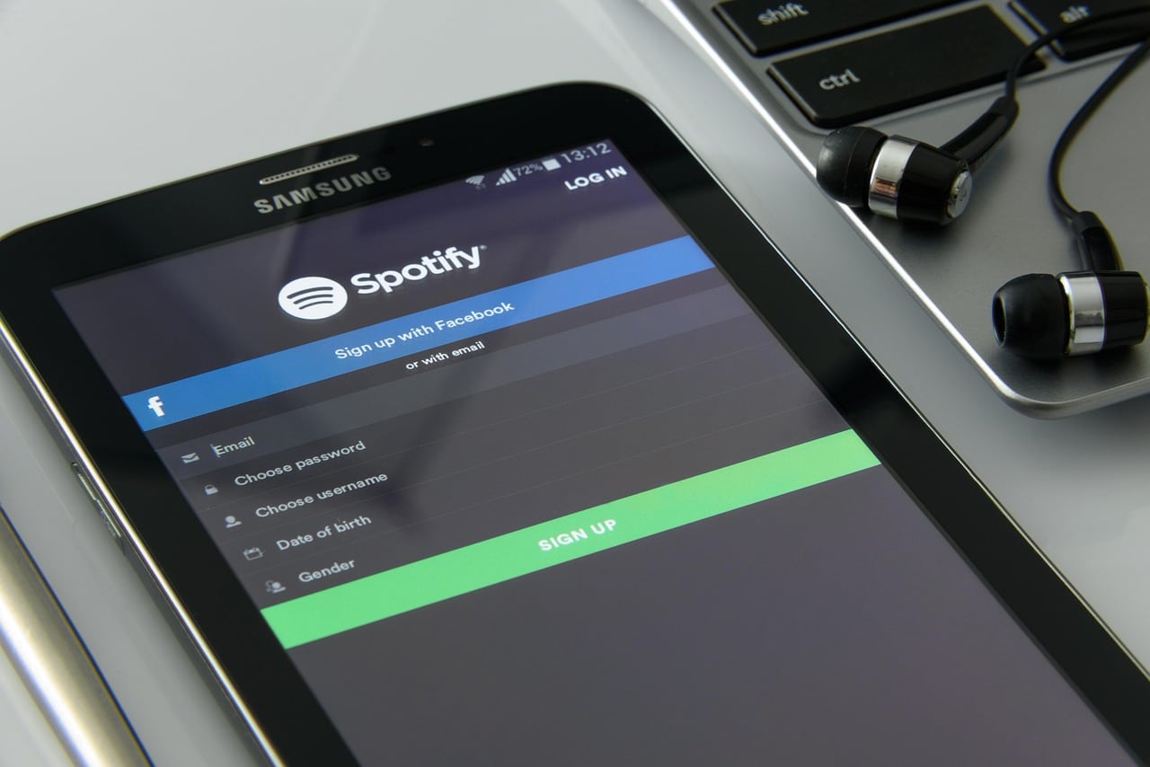 découvrez spotify, la plateforme de streaming musical qui vous permet d'écouter des millions de chansons, de créer des playlists et de partager vos découvertes musicales avec vos amis. profitez d'un accès illimité à votre musique préférée, où que vous soyez.