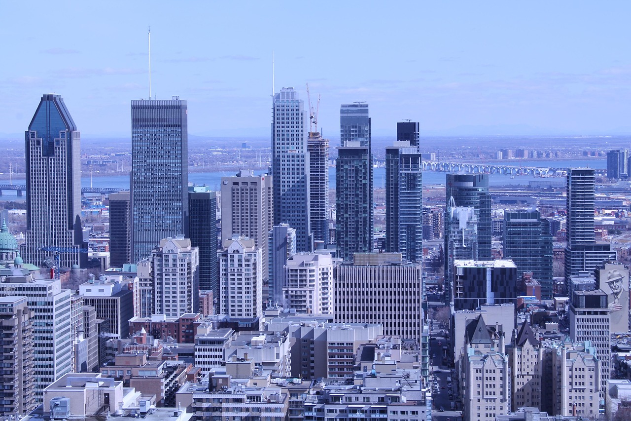 découvrez montréal, la plus grande ville du québec, réputée pour sa culture vibrante, sa gastronomie unique et ses festivals animés. explorez son histoire, ses quartiers colorés et ses nombreuses attractions.