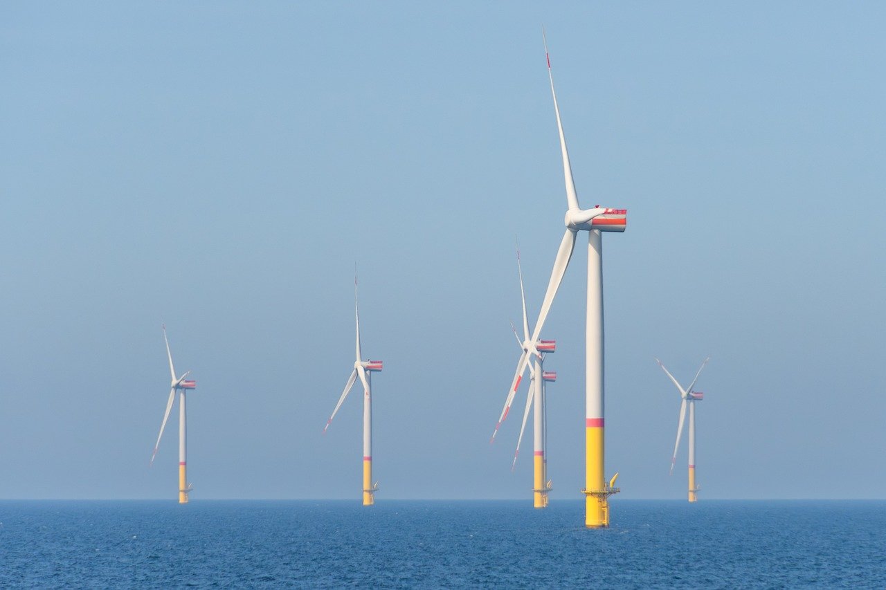 découvrez tout sur les parcs éoliens offshore : fonctionnement, avantages, enjeux environnementaux et innovations pour une énergie renouvelable en mer.