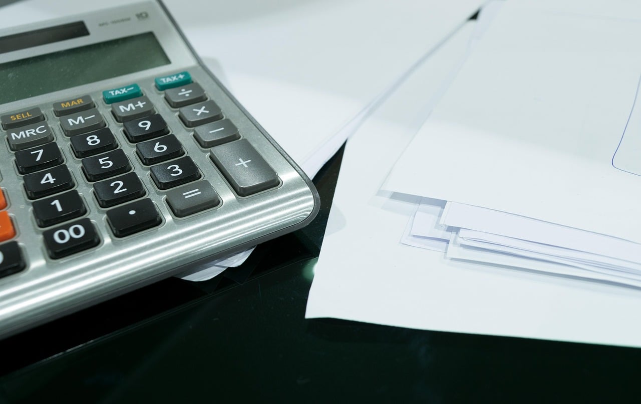 découvrez le rôle et les services d'une banque commerciale : gestion de comptes, octroi de crédits, solutions d'épargne et accompagnement des particuliers et entreprises dans leurs opérations financières quotidiennes.