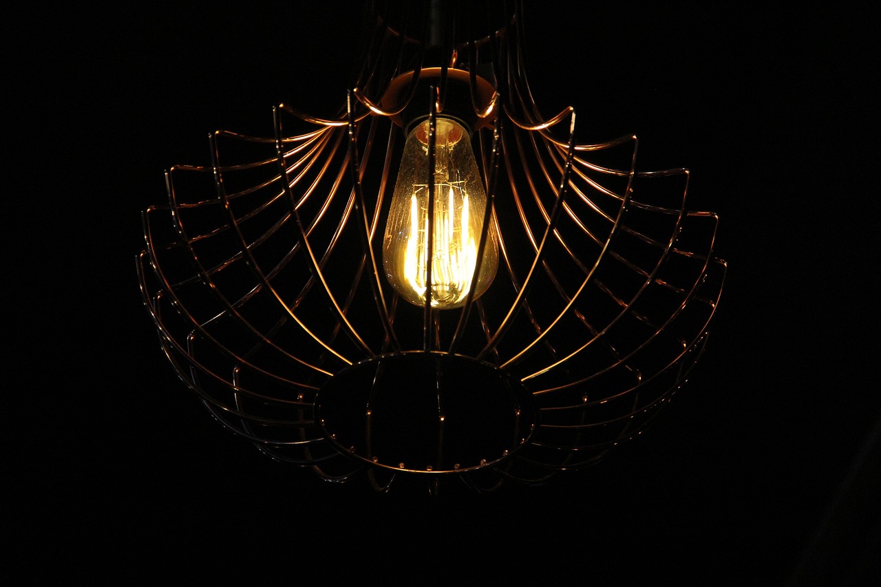découvrez notre collection unique de lampes faites à la main, alliant artisanat traditionnel et design élégant pour illuminer votre intérieur avec charme et authenticité.