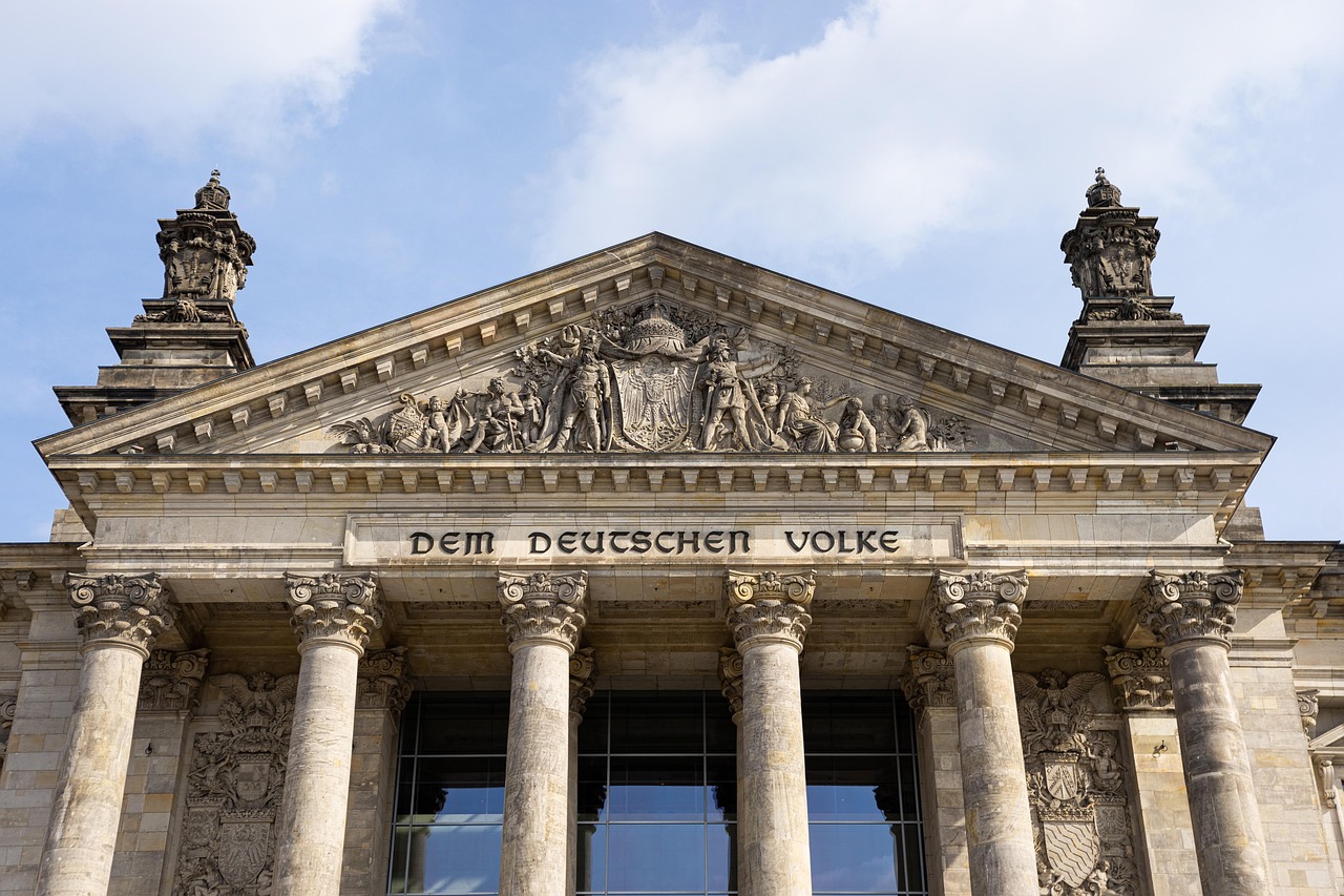 informations sur l'interdiction de la collaboration avec le gouvernement et ses implications légales et sociales.