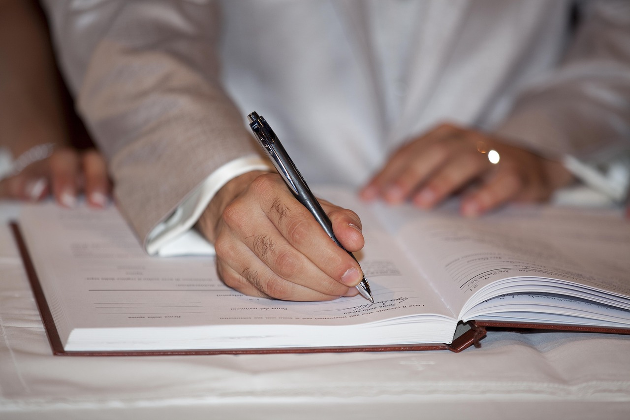 découvrez tout ce qu'il faut savoir sur une visite officielle : protocoles, objectifs et importance des échanges diplomatiques.