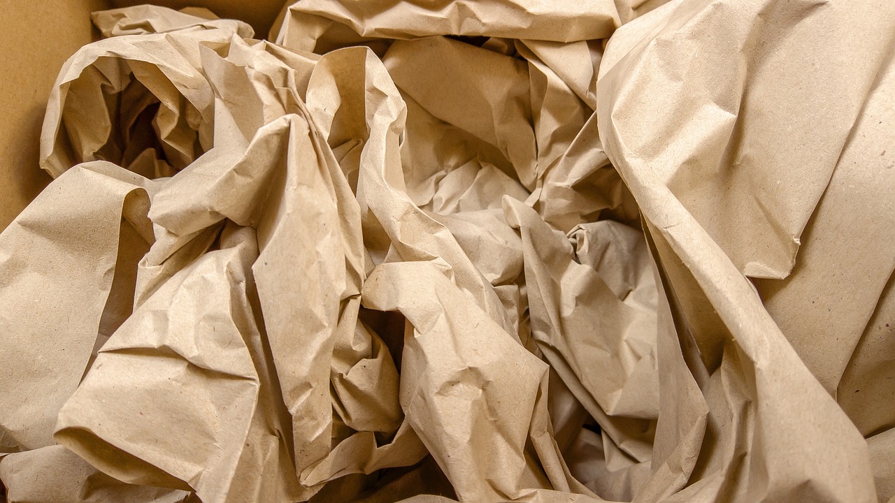 découvrez l'upcycling : une approche écologique pour transformer les objets et matériaux anciens en créations uniques, alliant créativité et développement durable.