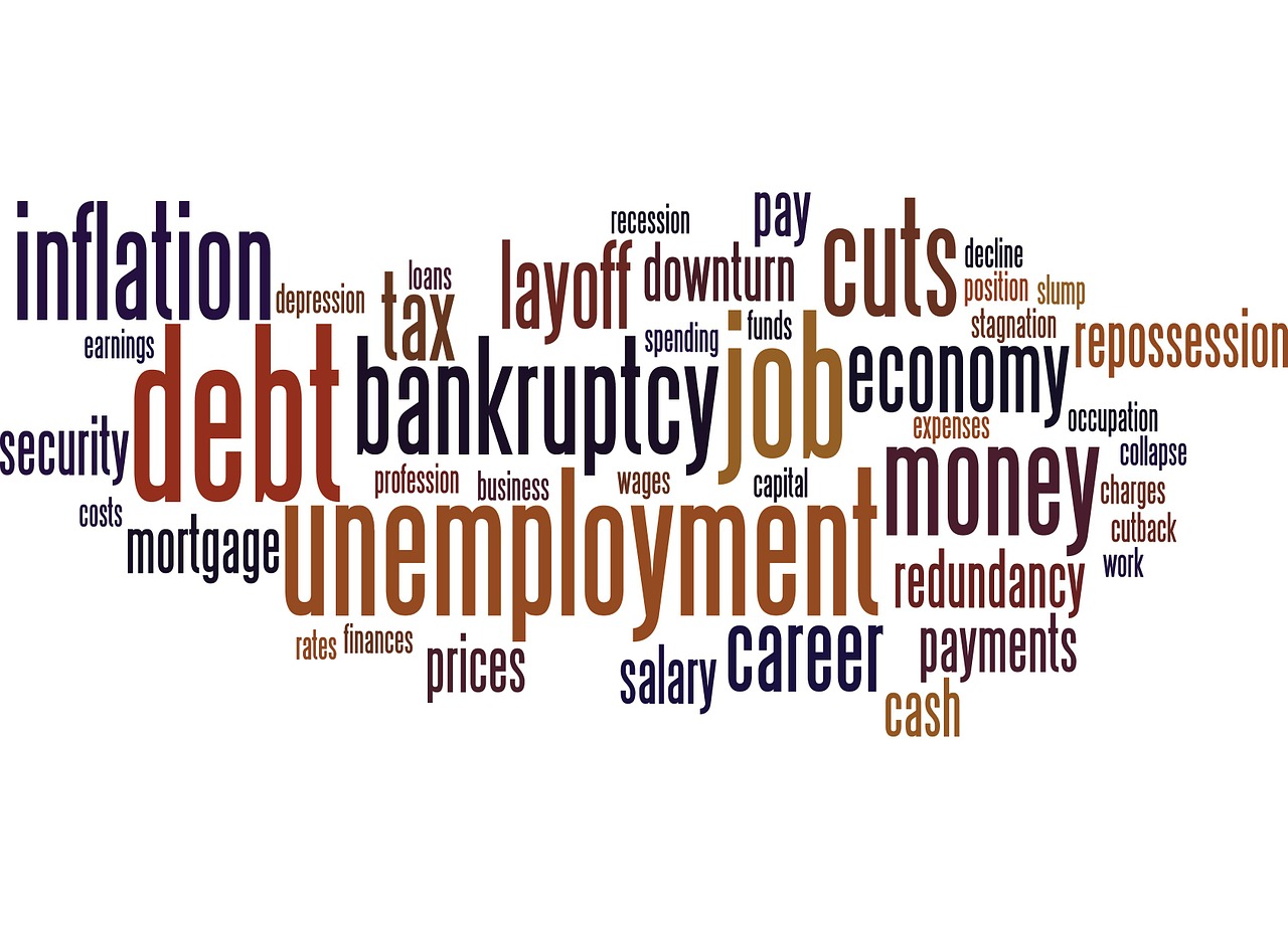 informations et analyses sur les réductions d'effectifs, leurs impacts sur les entreprises et les employés.