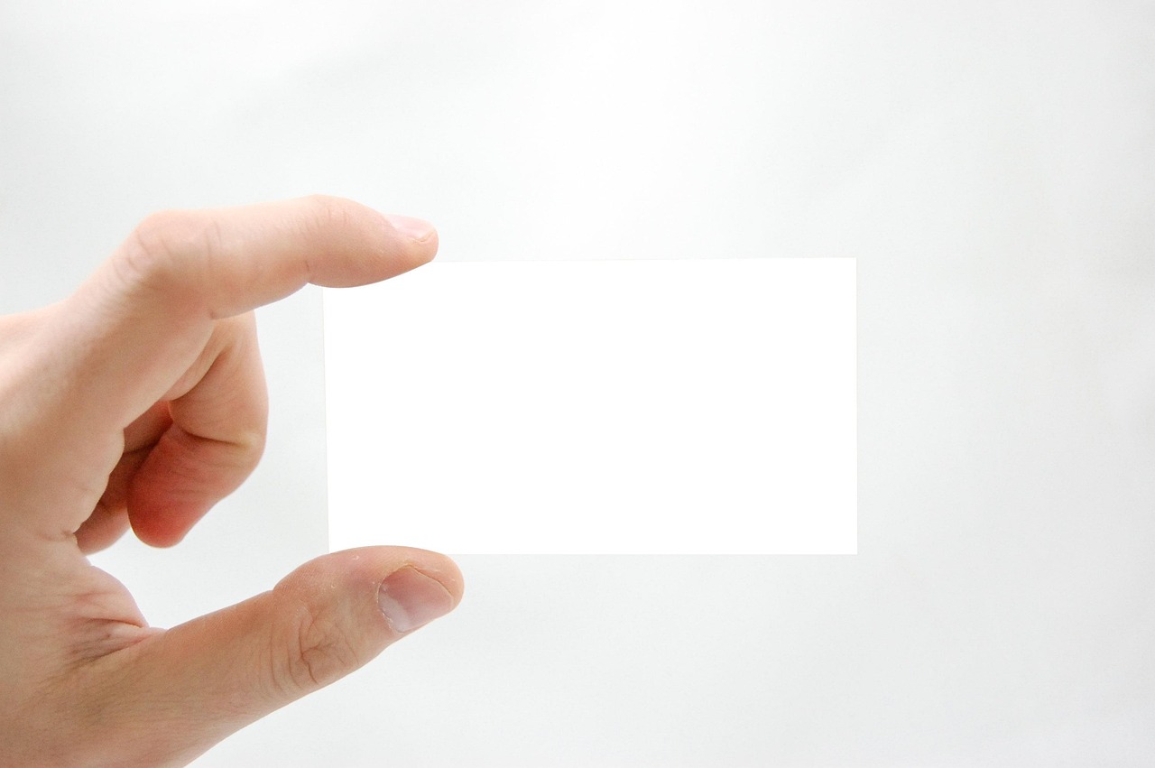 découvrez nos modèles personnalisables de cartes de visite professionnelles pour faire une excellente première impression et valoriser votre image d'entreprise.